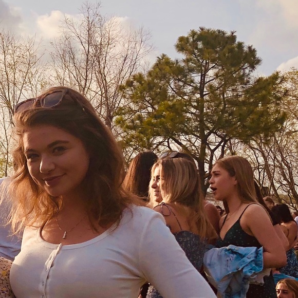 Meet your Posher, Gwen - Picture 1 of 1